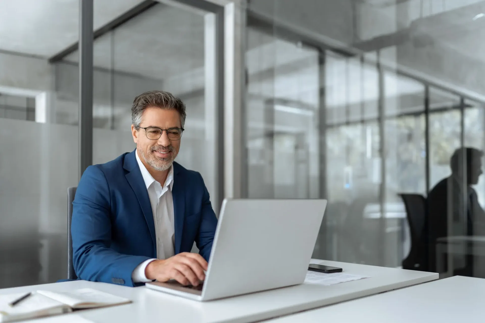 6a679c1a874ef_Male at desk with laptop